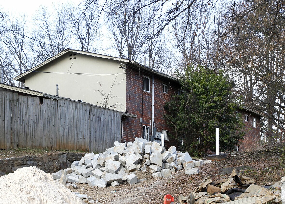 Foto del edificio - 1311 Mayson Turner Rd