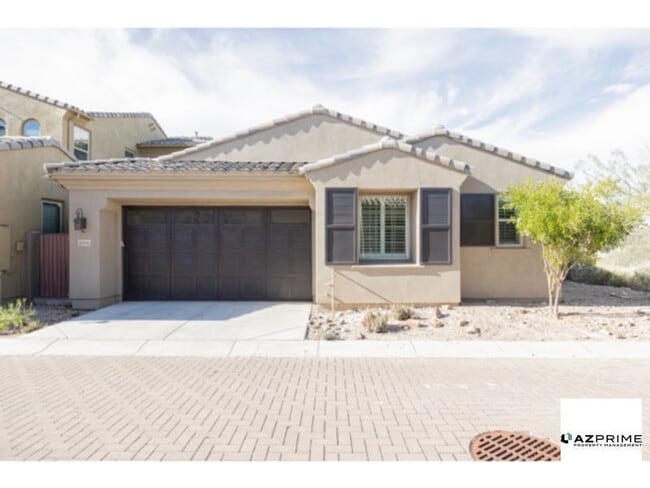 Building Photo - Welcome to this Exquisite 2/2 Scottsdale Home Nestled in a Gated Community!