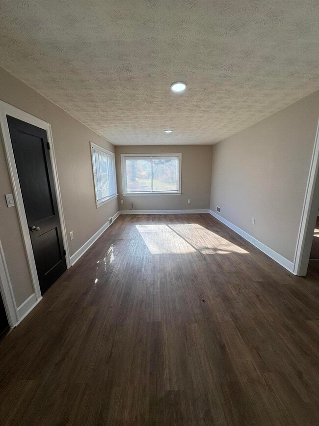 Building Photo - 5 Lake St