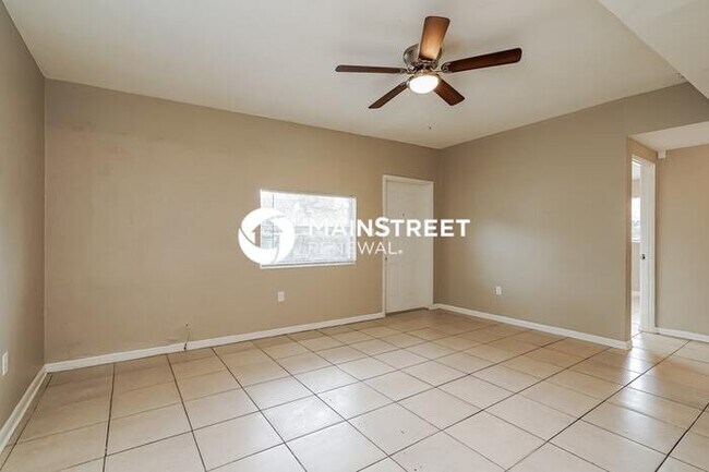 Foto del edificio - 3 Bedroom Pet-Friendly Home in Fort Myers, FL with Main Street Renewal