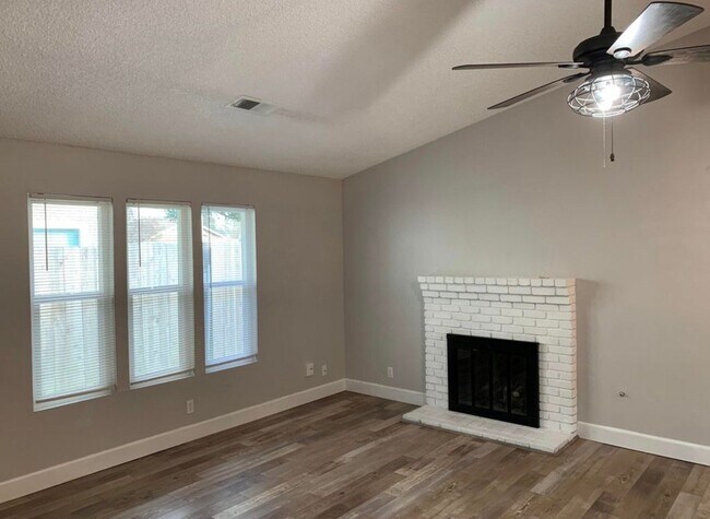 Foto del edificio - 1403 E Sunnyview Ave