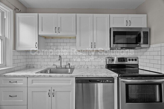 Building Photo - 7557 Haywood Dr