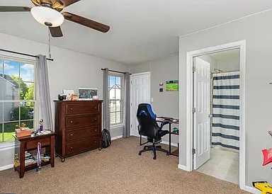 Foto del edificio - 459 Stonehedge Ln