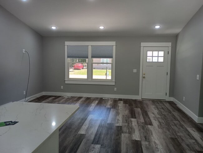 Foto del edificio - AVAILABLE NOW! 3 bed 2 bath Single Family home in Norton Shores!