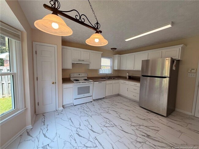 Foto del edificio - 7229 Tollhouse Dr