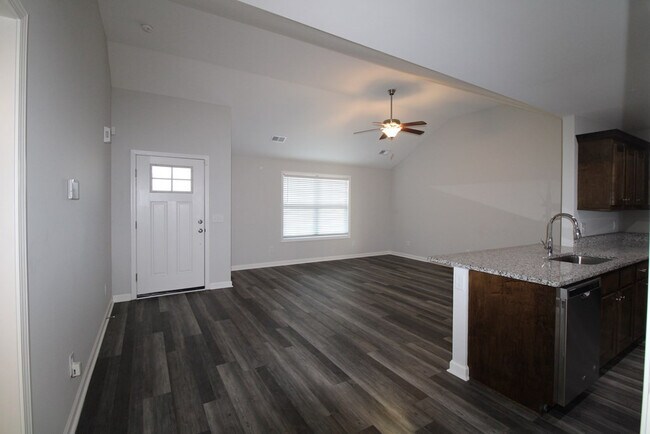 Foto del edificio - 581 Brushwood Dr
