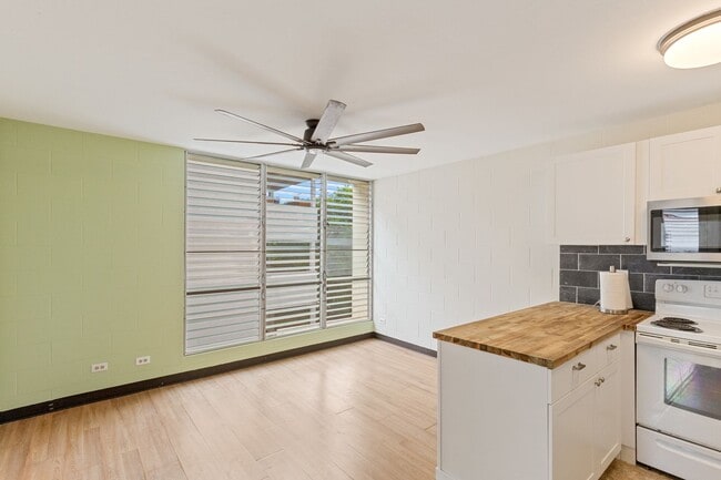 Building Photo - Upgraded 2-Bed Condo Steps from Ala Moana ...