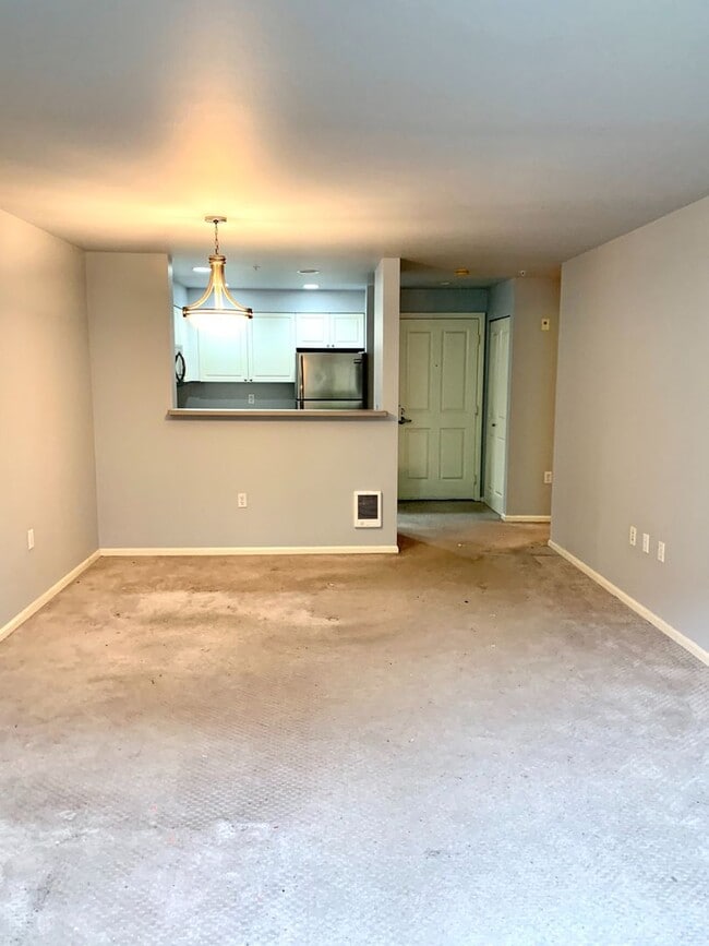 Building Photo - University District Condo