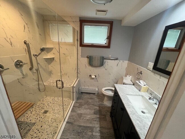 Foto del edificio - 81 S Maple Ave