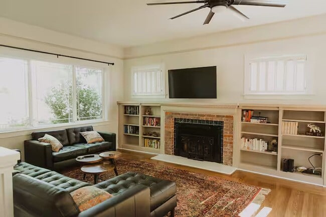 Building Photo - Beautiful and Bright Vintage Home – Fully Furnished