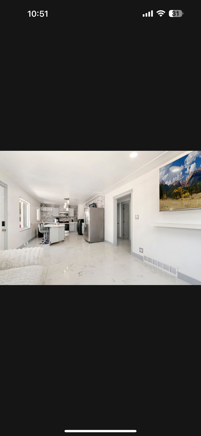 Building Photo - 3037 Lakeside Dr