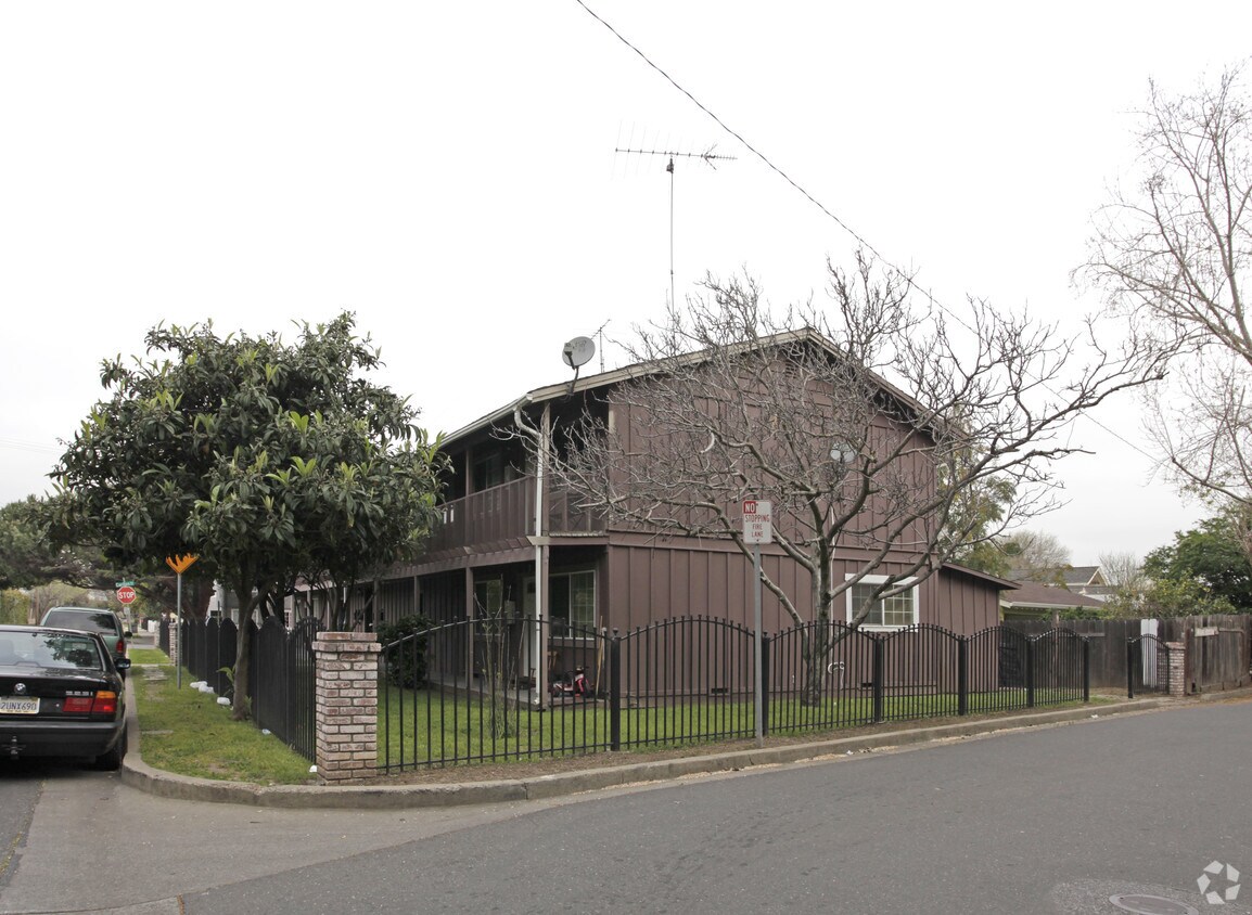Foto del edificio - 845 Pierce Rd