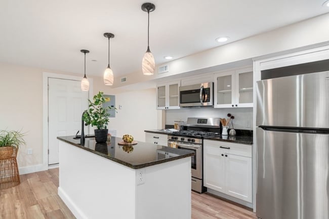 Building Photo - 18 Whitney Ave