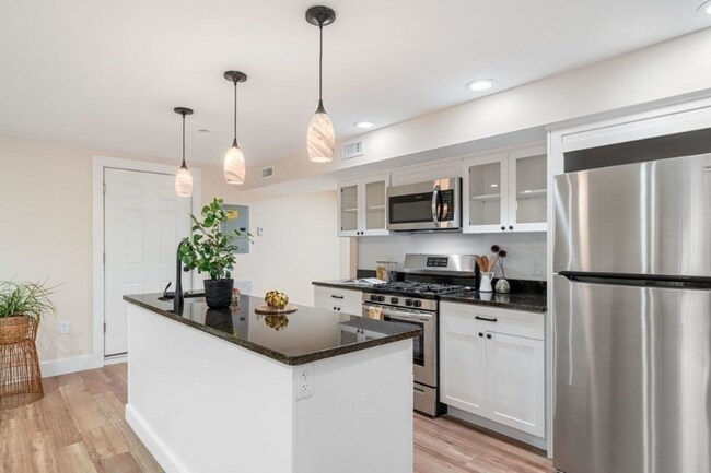 Foto del edificio - 18 Whitney Ave