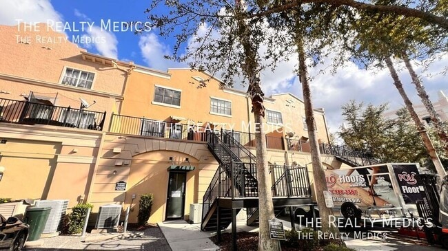 Foto del edificio - 3732 Avalon Park E Blvd