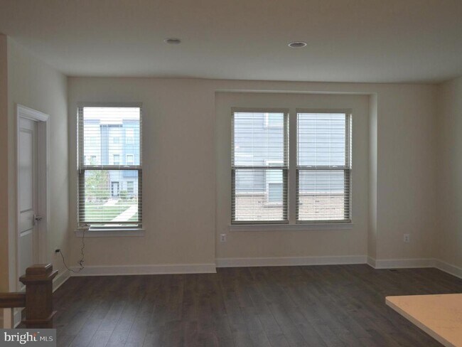 Foto del edificio - 9867 Gillum Wy