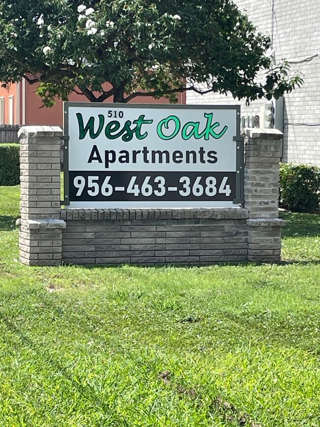 Foto del edificio - “West Oak Apartments – Large 1 & 2-Bedroom Homes Near Everything!”