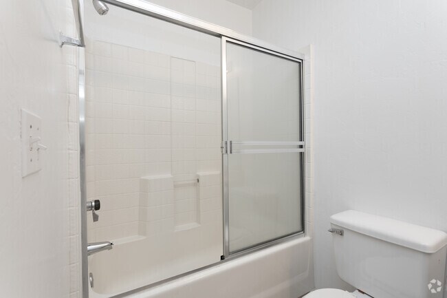 2HAB, 2BA - 1,130 ft² - Vertical East Apartments