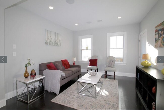 Building Photo - 332 Ashmont St