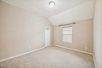 Building Photo - 419 White Oak Pointe Dr