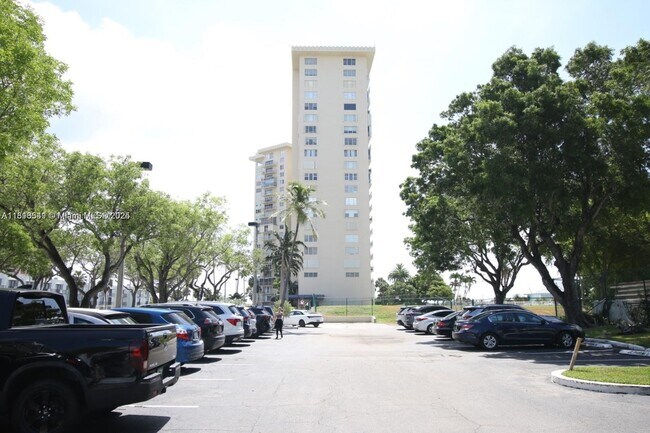 Building Photo - 11111 Biscayne Blvd