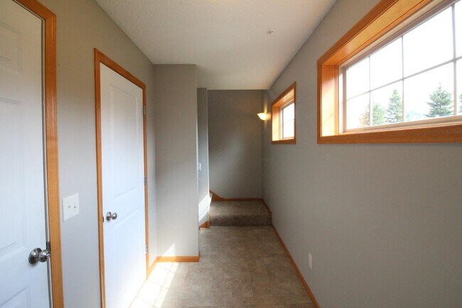 Building Photo - 3159 Frontier Dr