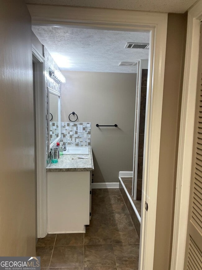 Building Photo - 1801 Azalea Dr