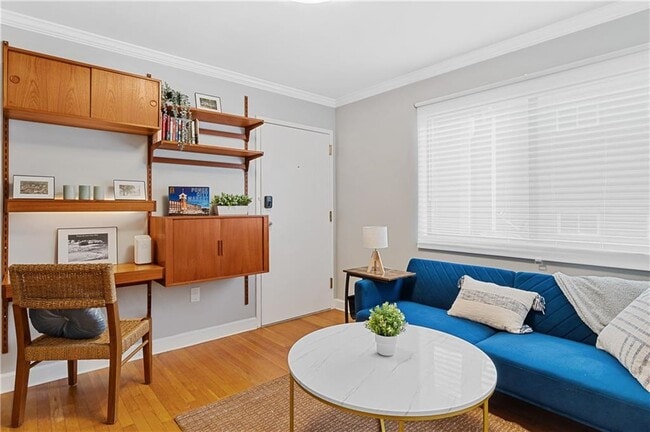 Foto del edificio - 960 St Charles Ave NE