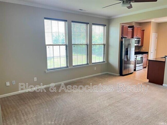 Foto del edificio - 300 Reunion Ct