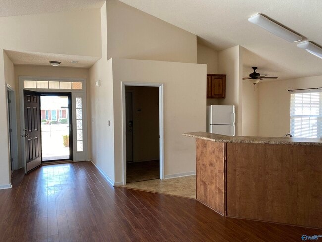 Building Photo - 131 Shadow Ct SW