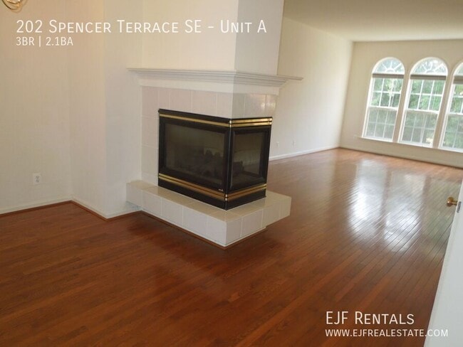 Foto del edificio - 202 Spencer Terrace SE