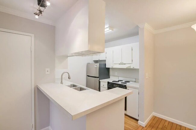 Building Photo - 355 Half Moon Ln