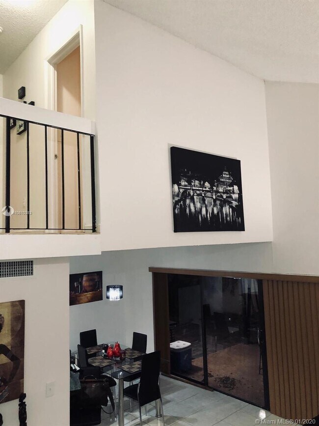 Foto del edificio - 9901 NW 9th St Cir
