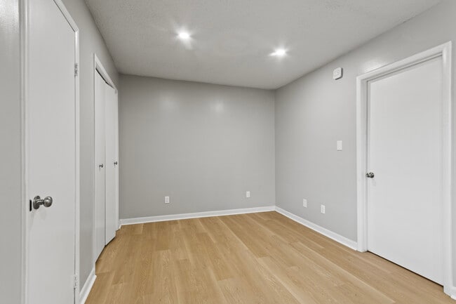 Building Photo - Swan Creek Apartments