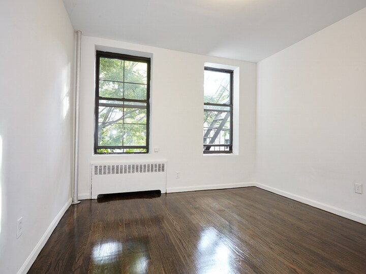 Building Photo - 286 E 10th St