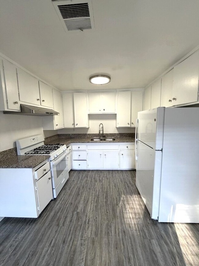 Building Photo - 988 Springfield St