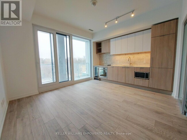Building Photo - 2020-2020 Bathurst St