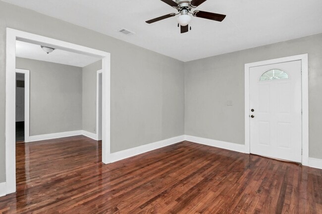 Foto del edificio - Fully Remodeled 3-Bedroom Cottage with Country Charm Minutes from Downtown Columbia