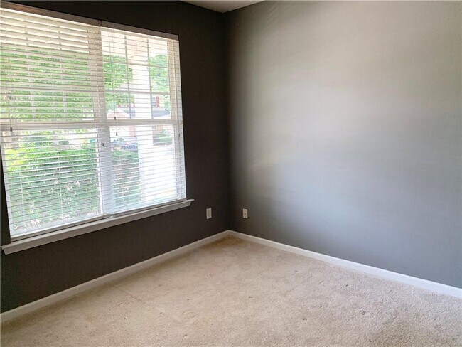 Building Photo - 306 Kaley Dr