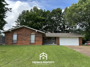 Building Photo - 5968 Shannon Dr