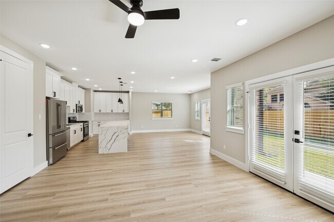 Foto del edificio - 2614 Liguria Ln