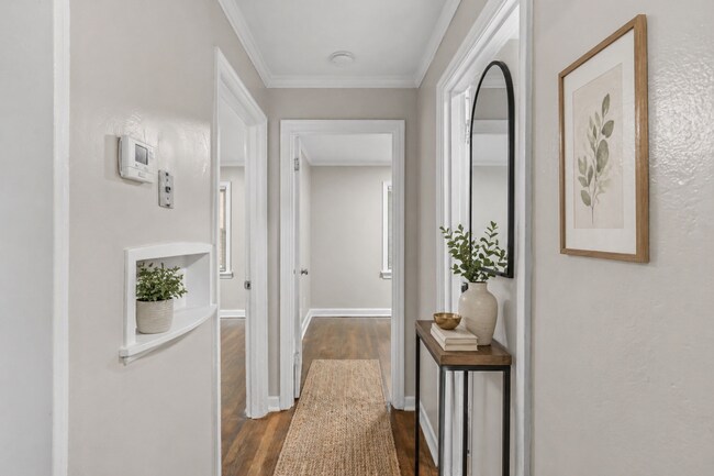 Building Photo - 408 S Harvey Ave