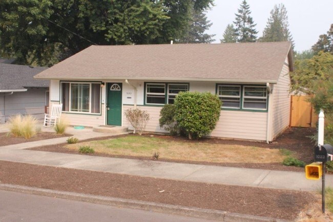 Foto del edificio - 3 br, 1 bath House - 1033 Hallinan Street