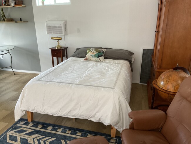 cama queen - 706 Solano Dr SE