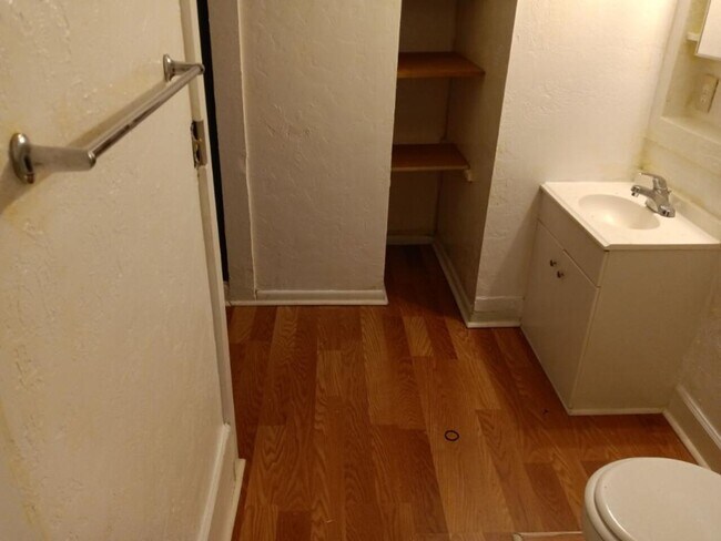 Building Photo - 1509 SW I 1/2