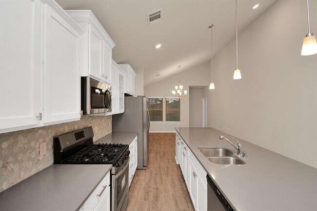 Building Photo - 6927 Escondido Dr