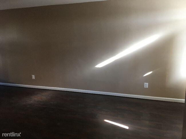 Building Photo - 2516 W Franklin St