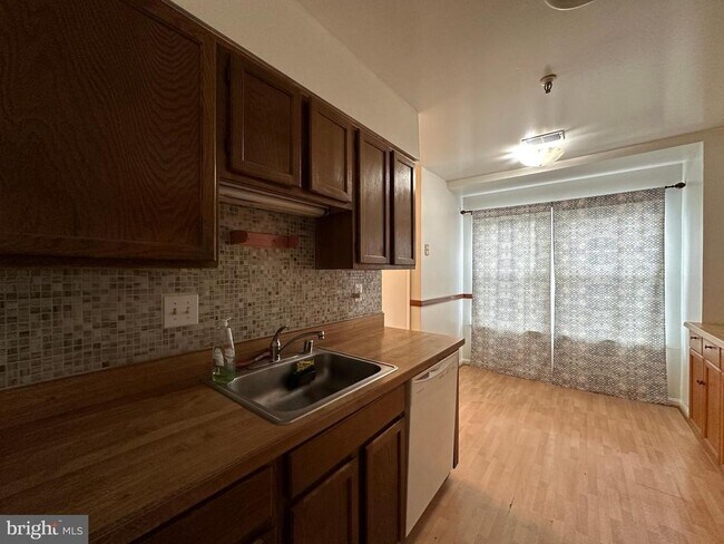 Building Photo - 7607 Lee Landing Dr