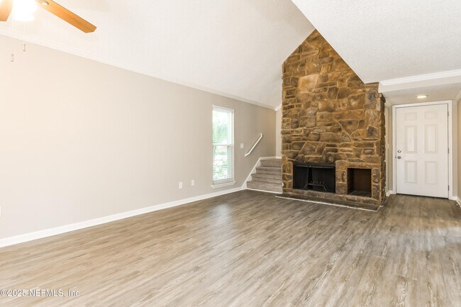 Foto del edificio - 10258 Lake Pines Rd