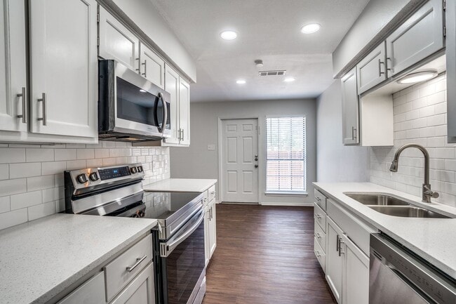 Building Photo - 115 Peachtree Ct